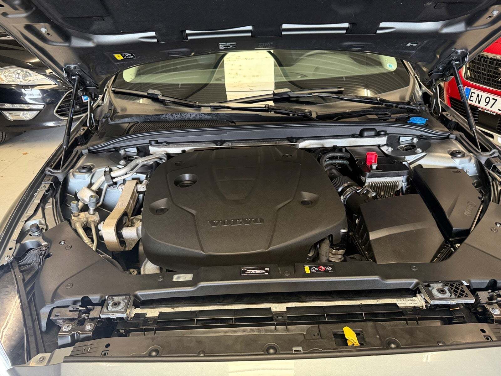 Grå Volvo V60 fra 2019