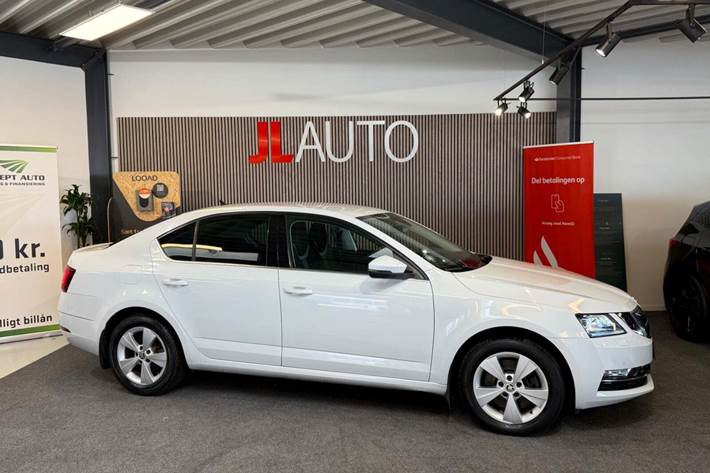 Hvid Skoda Octavia fra 2019