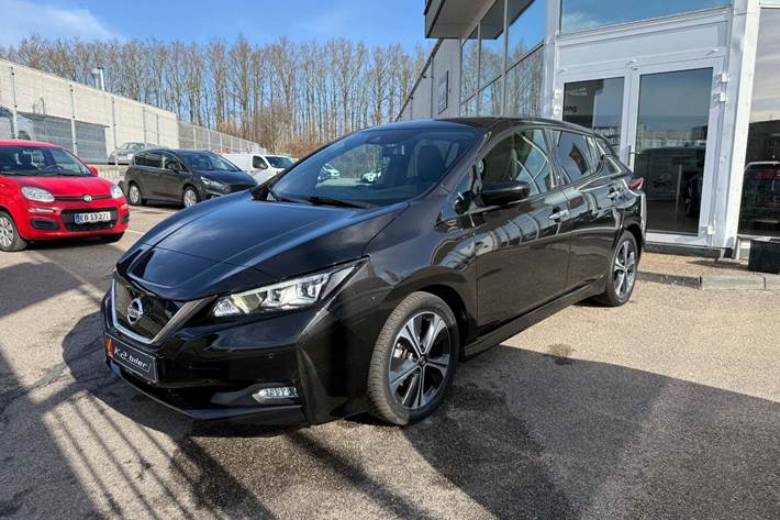 Sort Nissan Leaf fra 2022