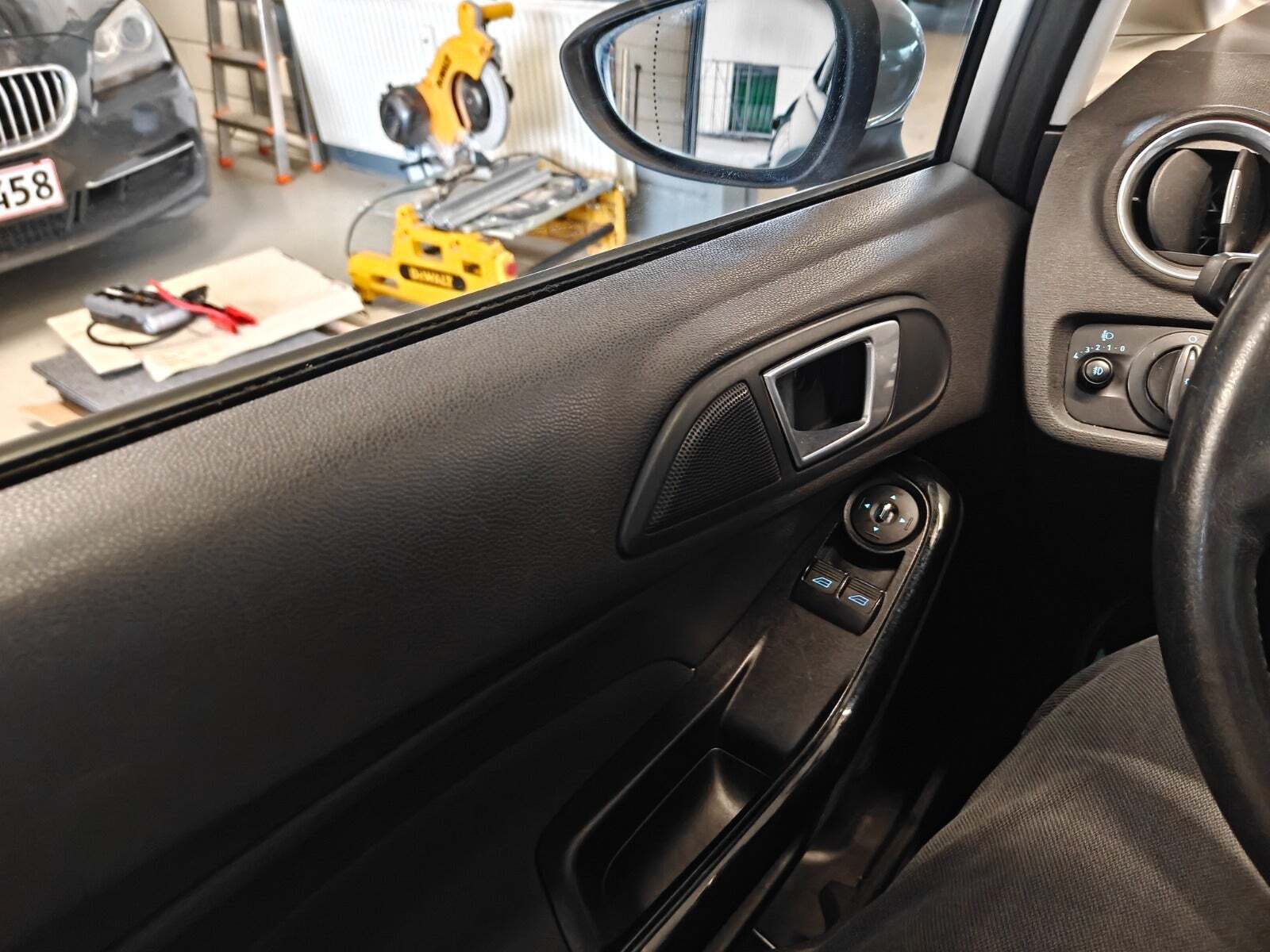 Gul Ford Fiesta fra 2014