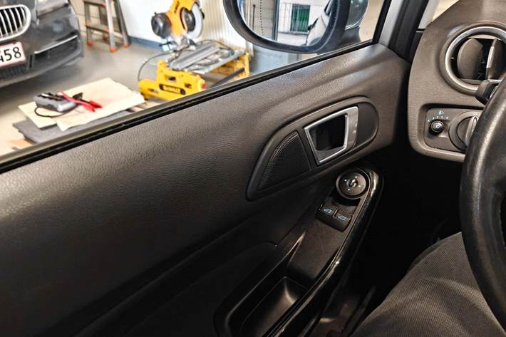 Gul Ford Fiesta fra 2014