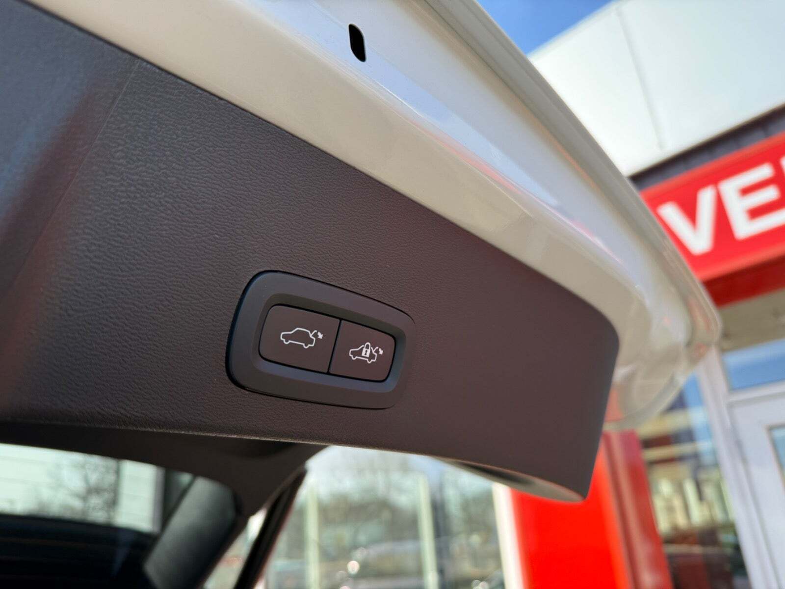 Hvid Volvo XC40 fra 2023