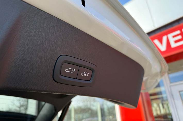 Hvid Volvo XC40 fra 2023