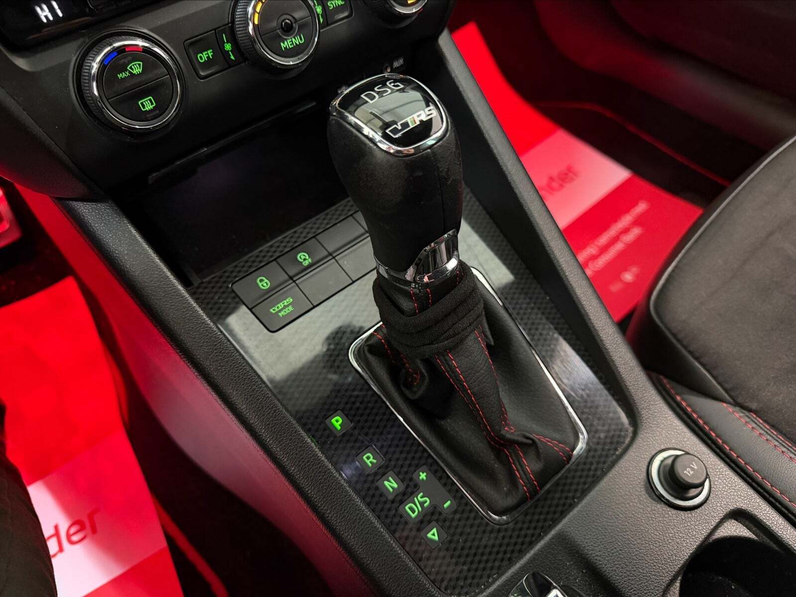 Grå Skoda Octavia fra 2016