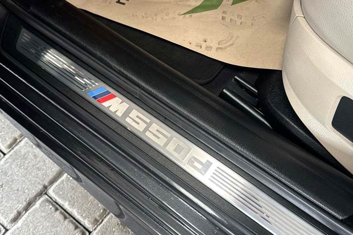 Sort BMW M550d fra 2012