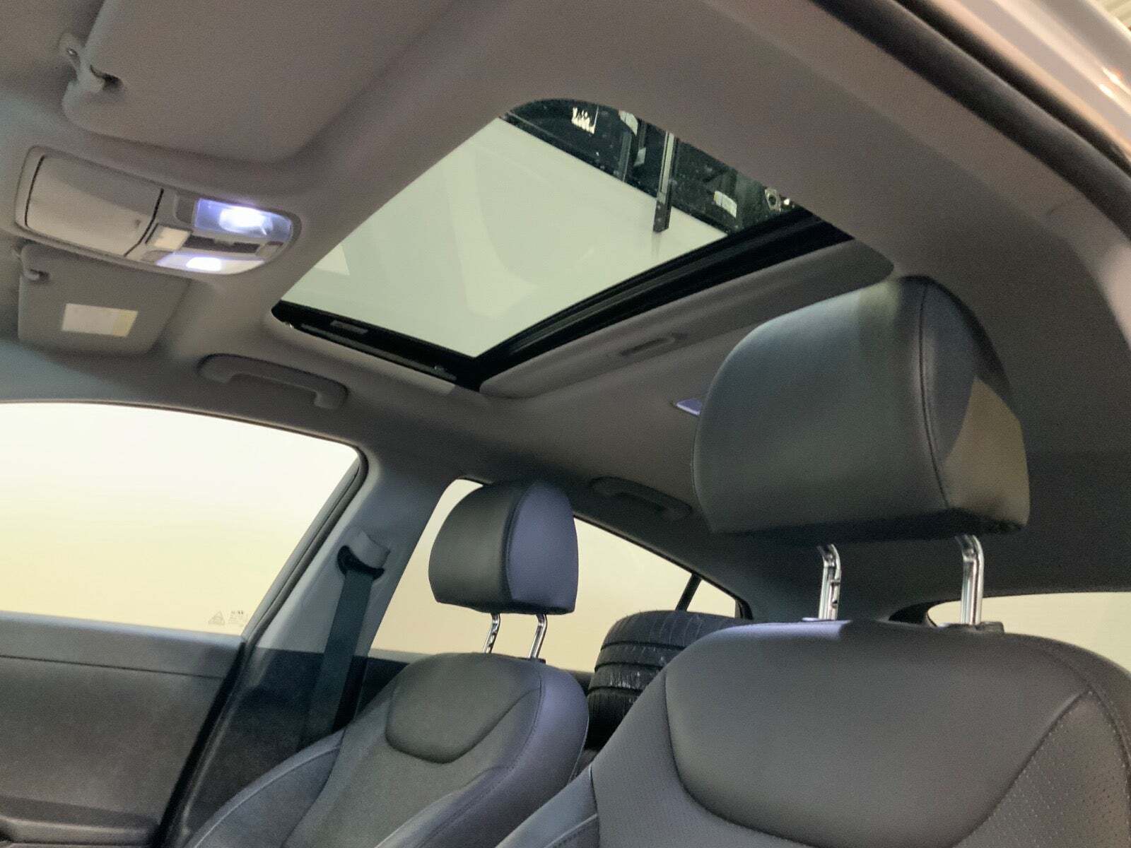 Grå Hyundai Ioniq fra 2020