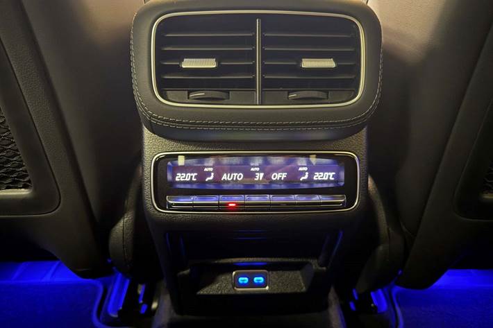 Grå Mercedes GLE53 fra 2025