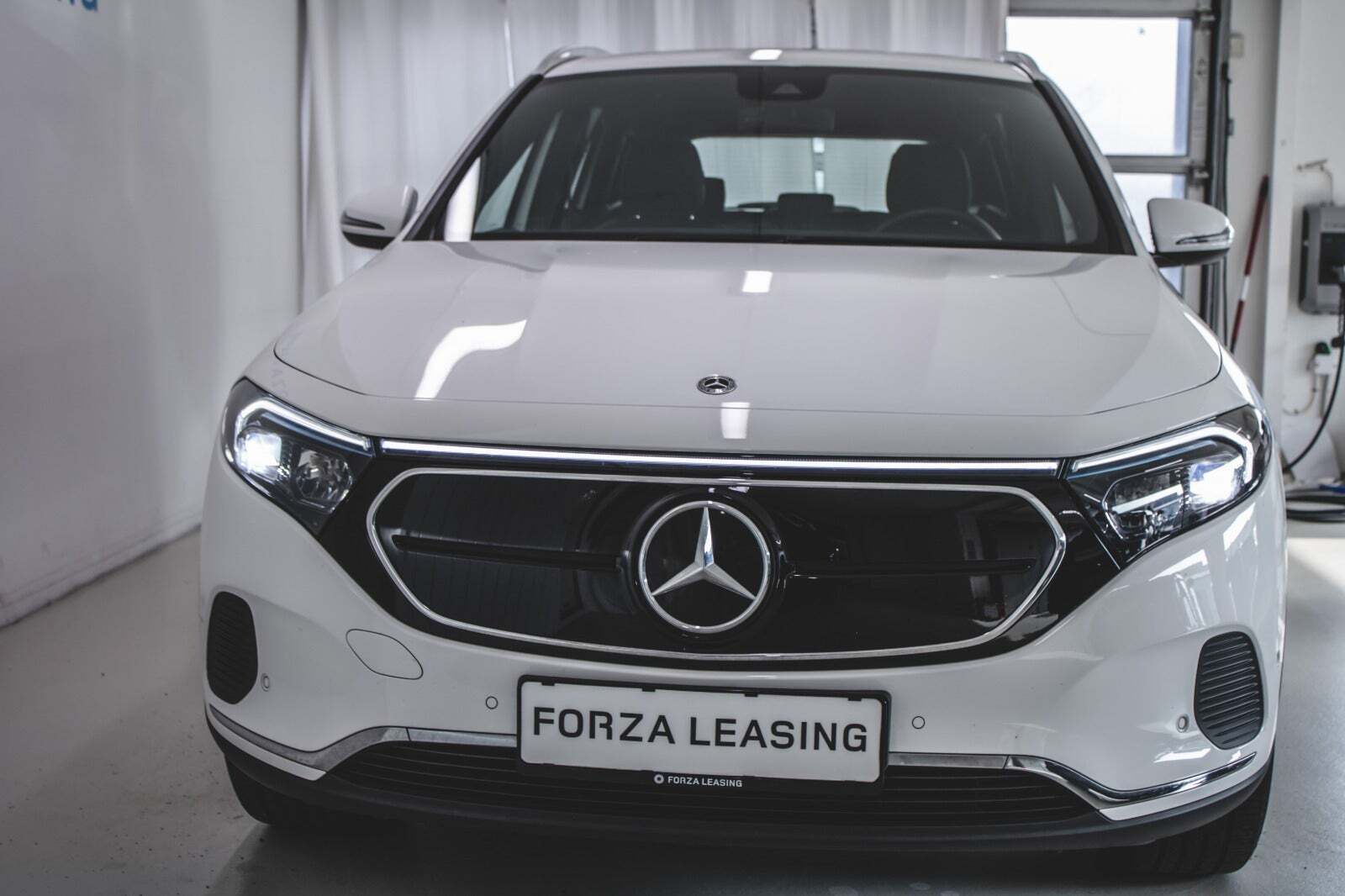 Hvid Mercedes EQA250 fra 2021