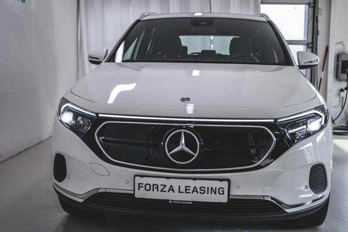 Hvid Mercedes EQA250 fra 2021