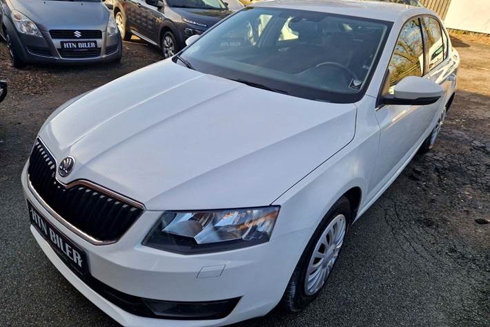Hvid Skoda Octavia fra 2014