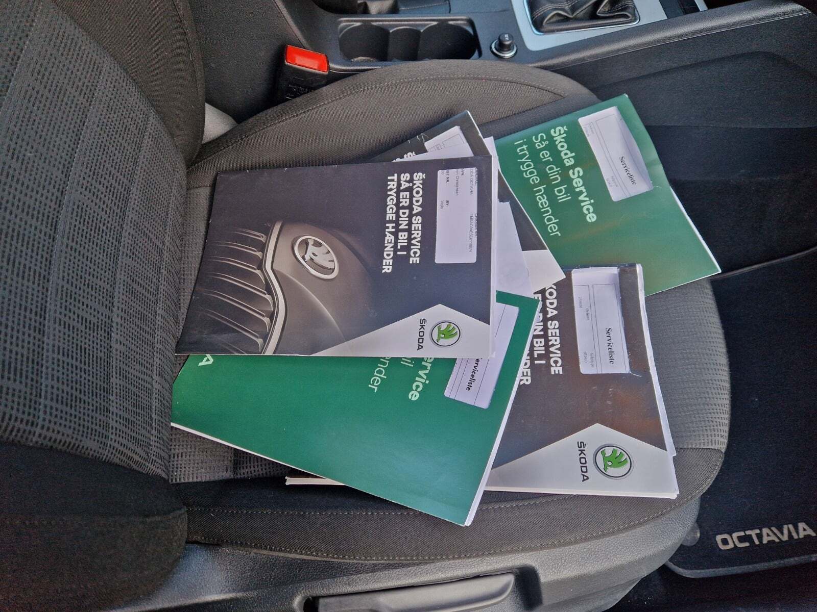 Hvid Skoda Octavia fra 2014