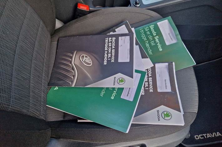 Hvid Skoda Octavia fra 2014