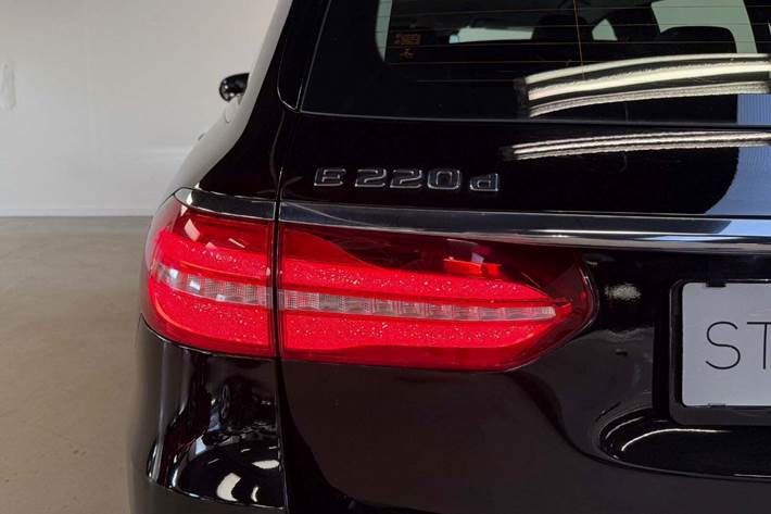 Sort Mercedes E220 d fra 2017