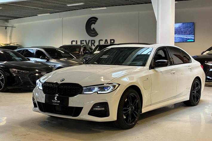 Hvid BMW 330e fra 2020