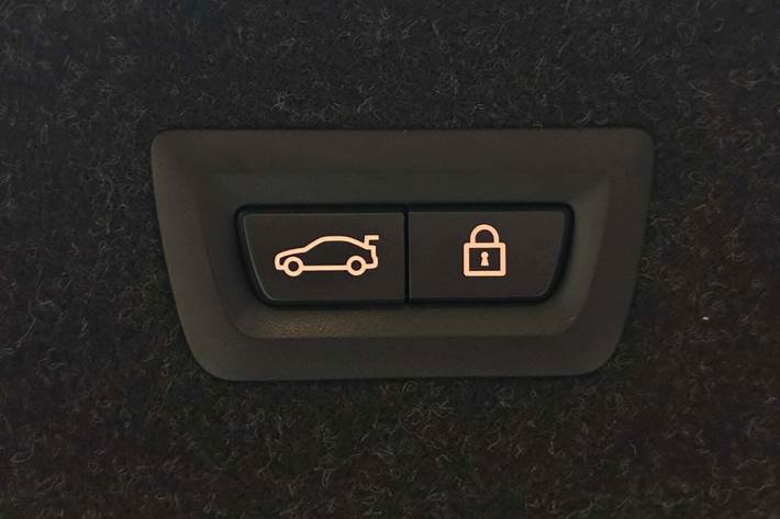 Hvid BMW 330e fra 2020