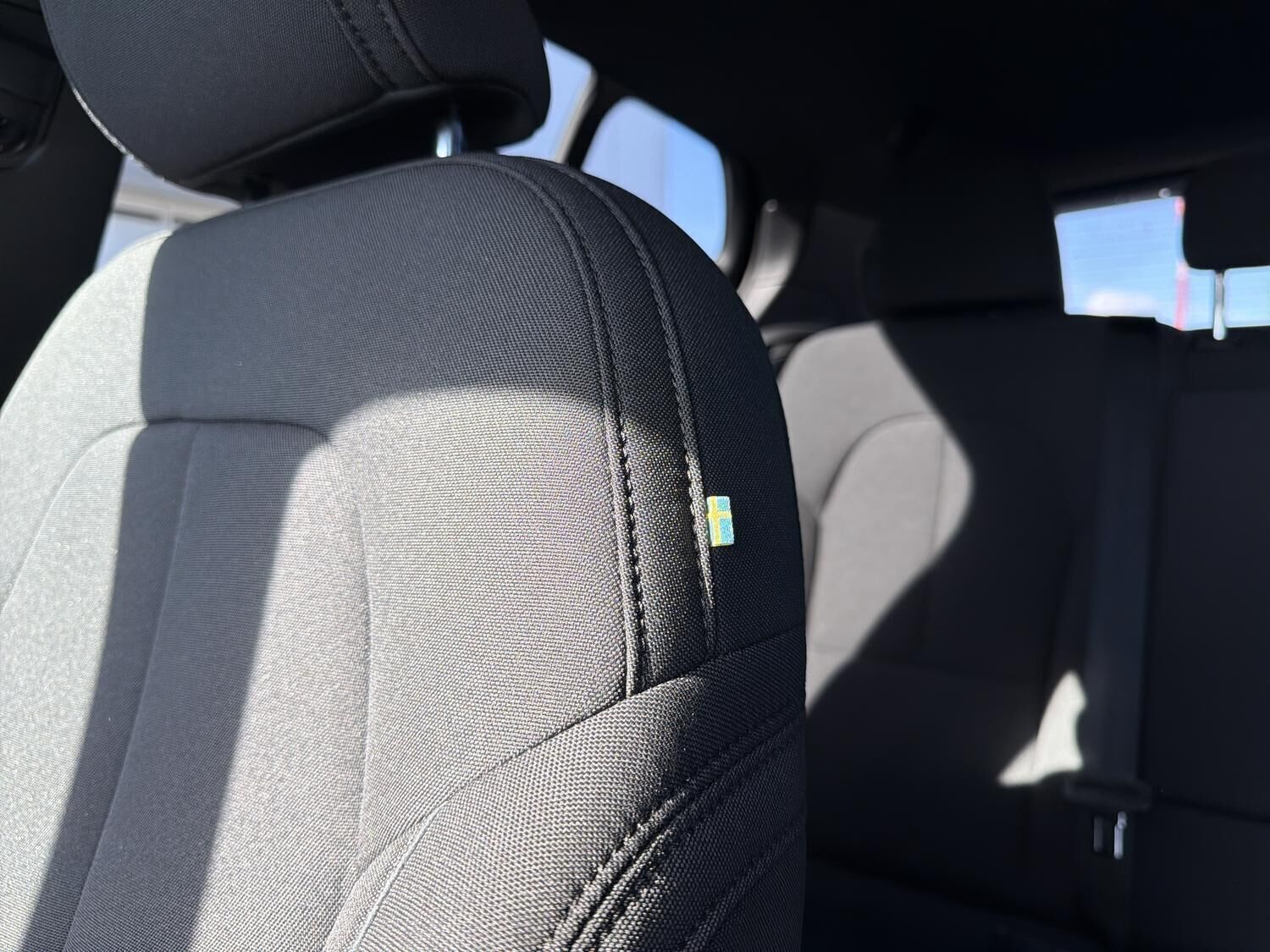 Beige Volvo EX40 fra 2025