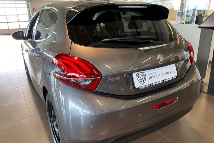 Grå Peugeot 208 fra 2019