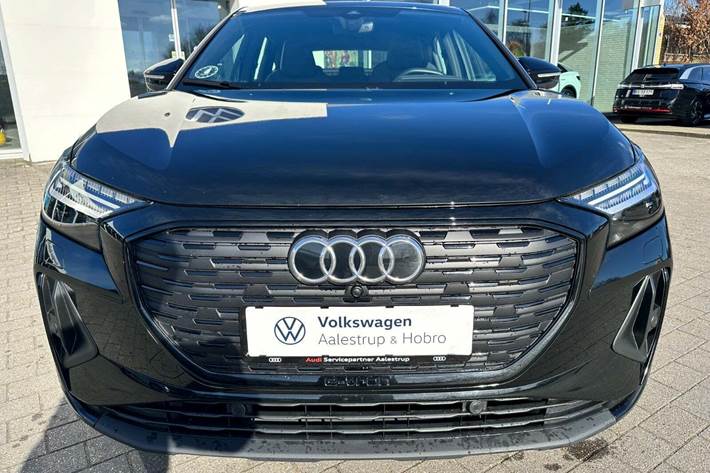 Gul Audi Q4 e-tron fra 2023