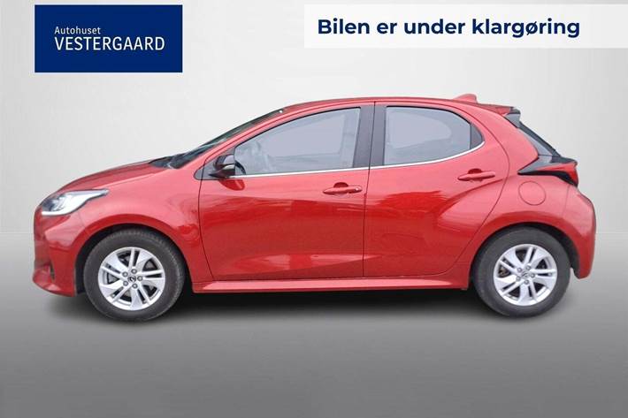Rød Mazda 2 fra 2022