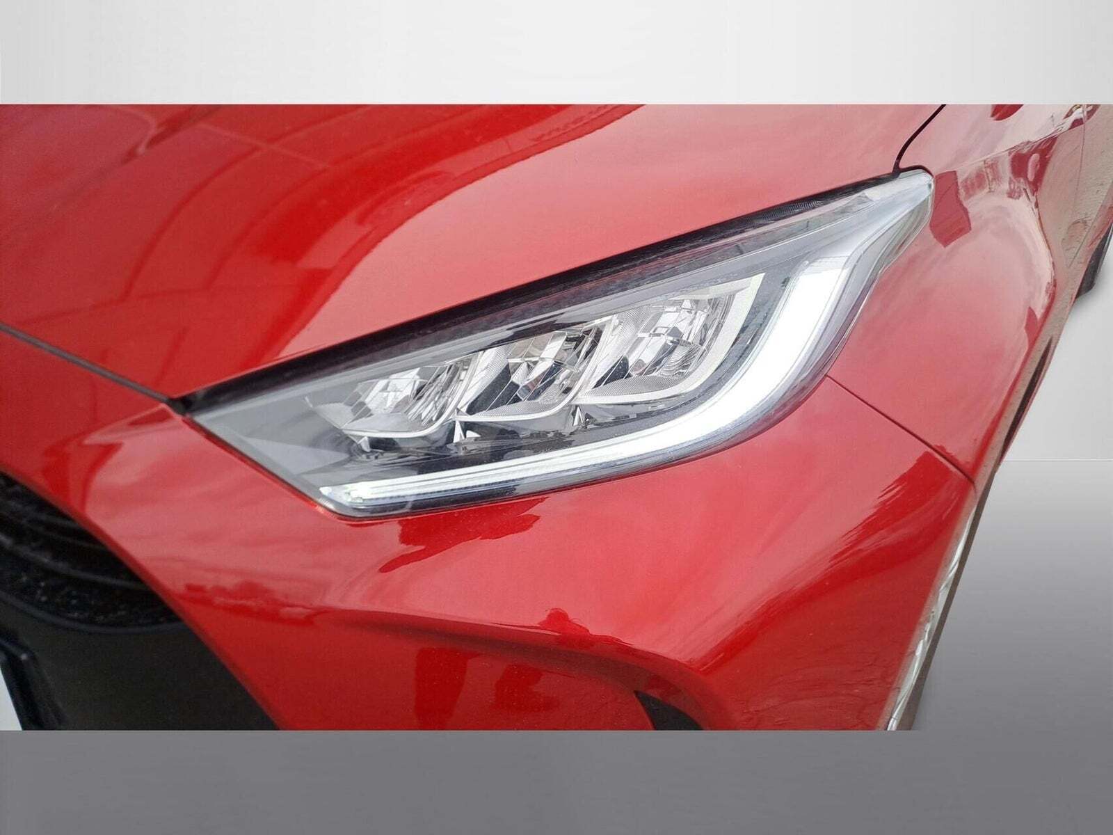 Rød Mazda 2 fra 2022