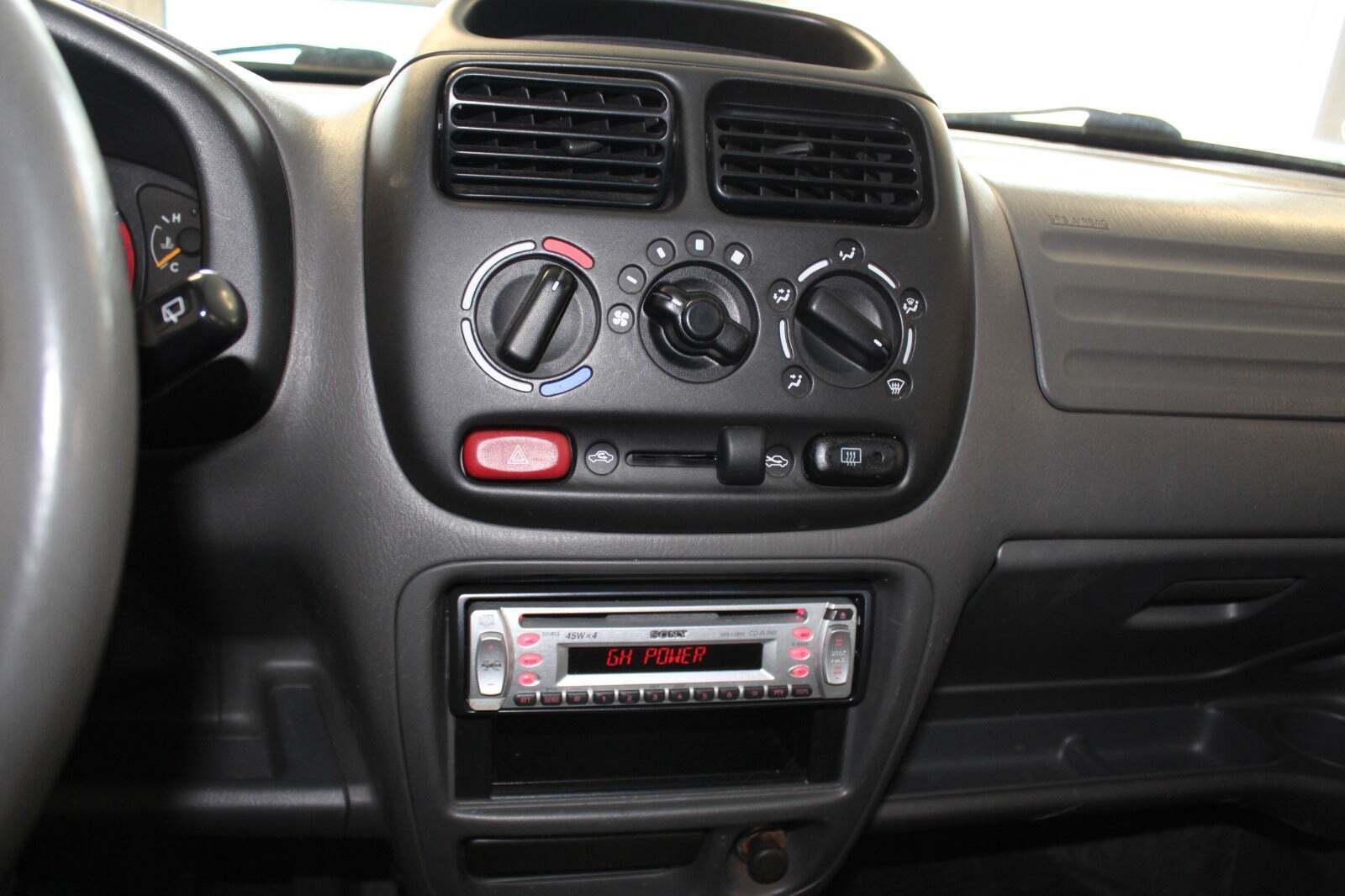 Sølv Suzuki Ignis fra 2002