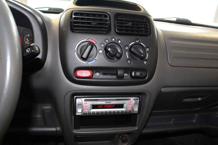 Sølv Suzuki Ignis fra 2002