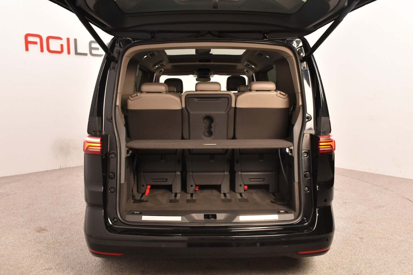 Sort VW Multivan fra 2022