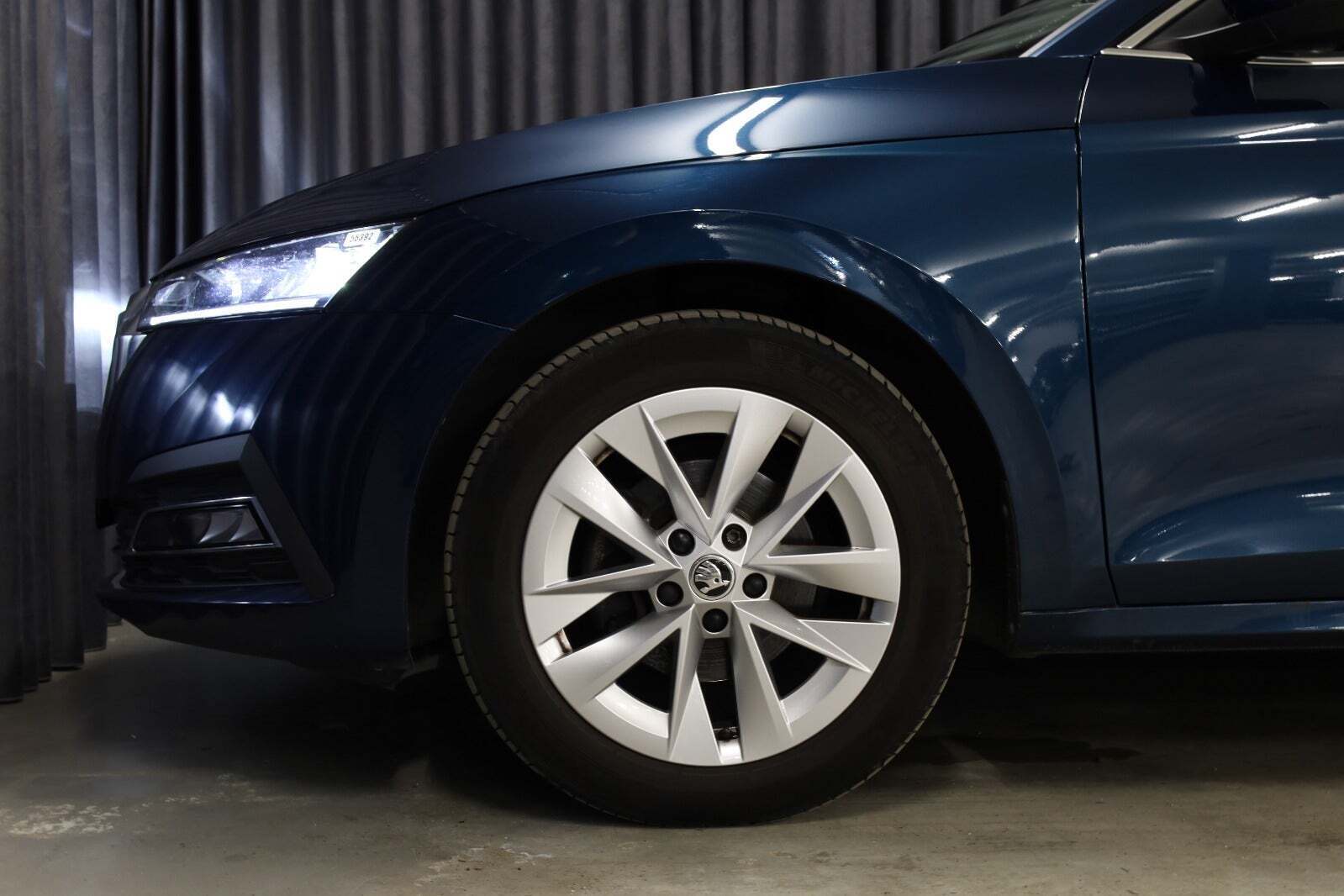 Blå Skoda Octavia fra 2021