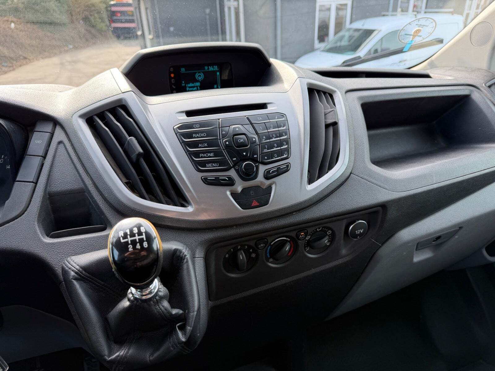 Sort Ford Transit 350 L2 Van fra 2016