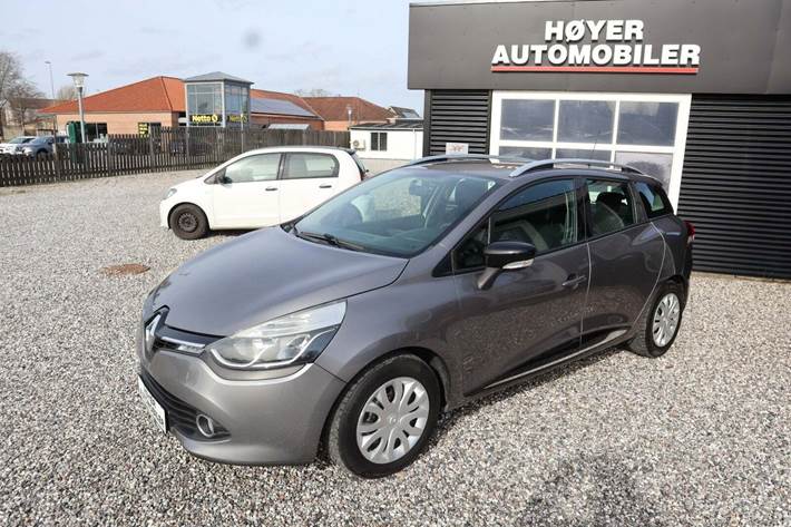 Grå Renault Clio IV fra 2015 set udefra