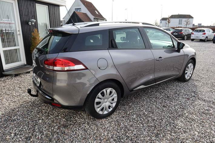 Grå Renault Clio IV fra 2015