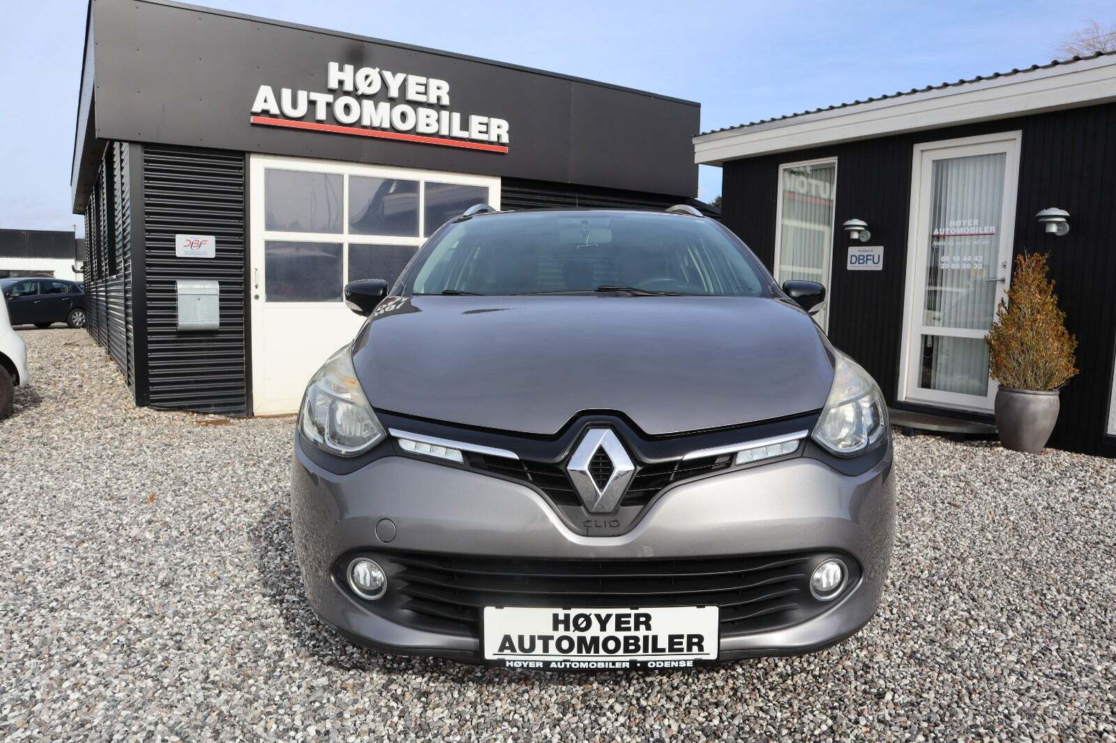 Grå Renault Clio IV fra 2015