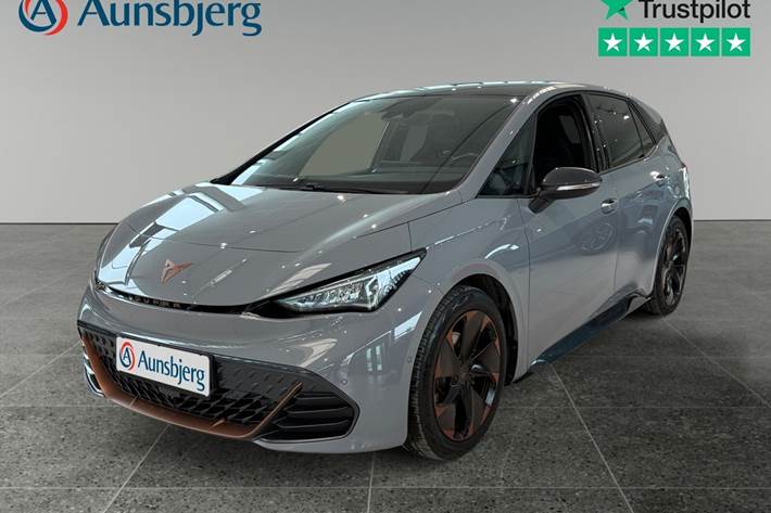 Grå Cupra Born fra 2023 set udefra