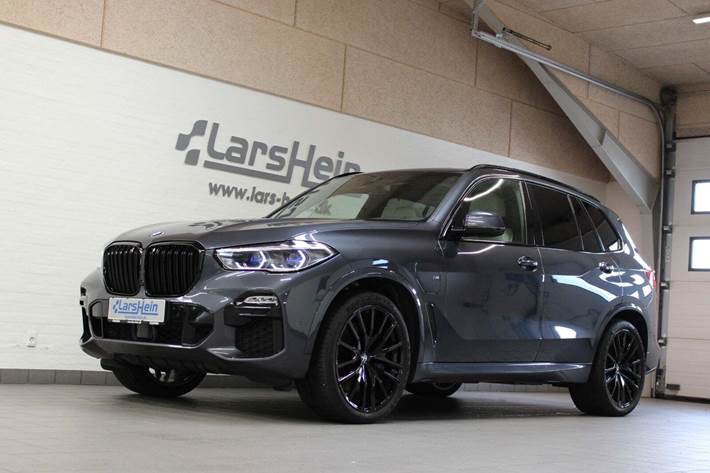 Grå BMW X5 fra 2021