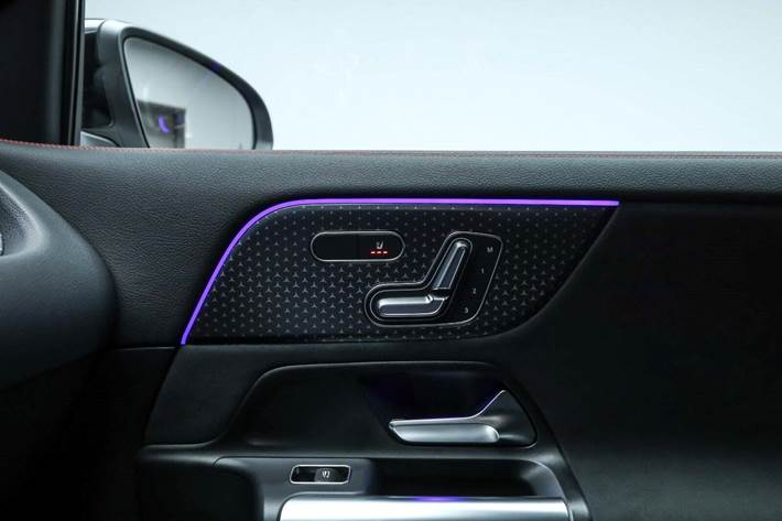 Sort Mercedes EQA250+ fra 2025