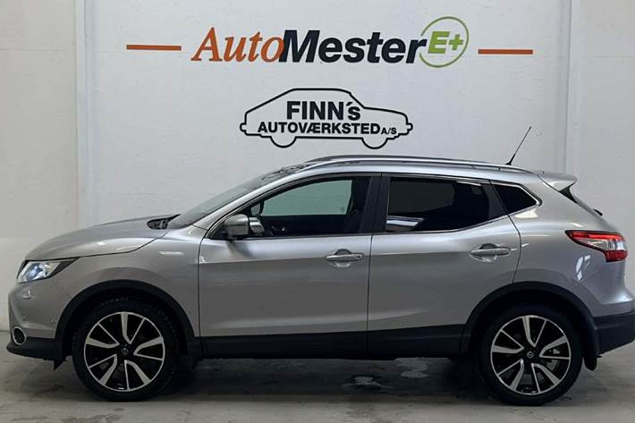 Sølv Nissan Qashqai fra 2016