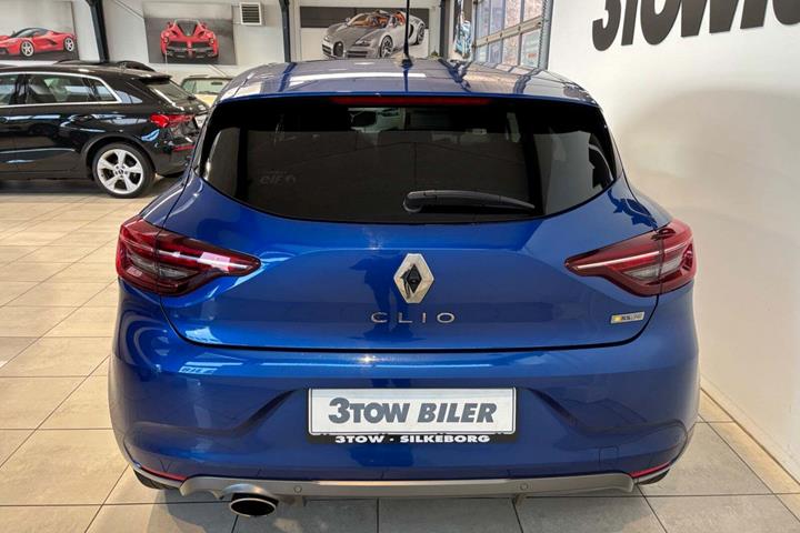 Blå Renault Clio V fra 2020