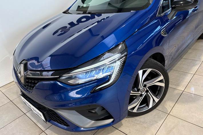 Blå Renault Clio V fra 2020