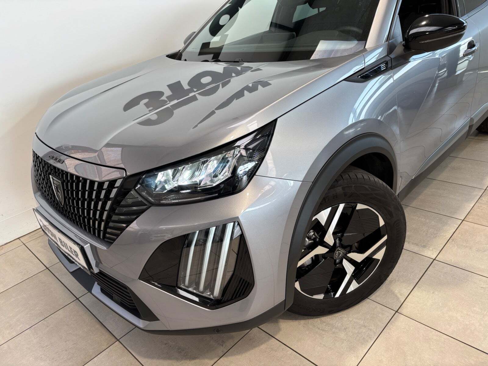 Sølv Peugeot e-2008 fra 2025