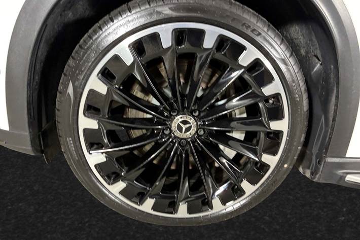 Hvid Mercedes EQE500 SUV fra 2023