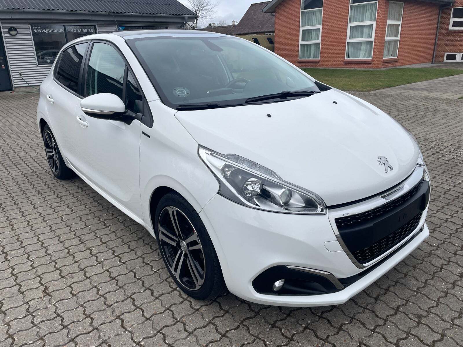 Peugeot 208 1,5 BlueHDi 100 Signature Sky