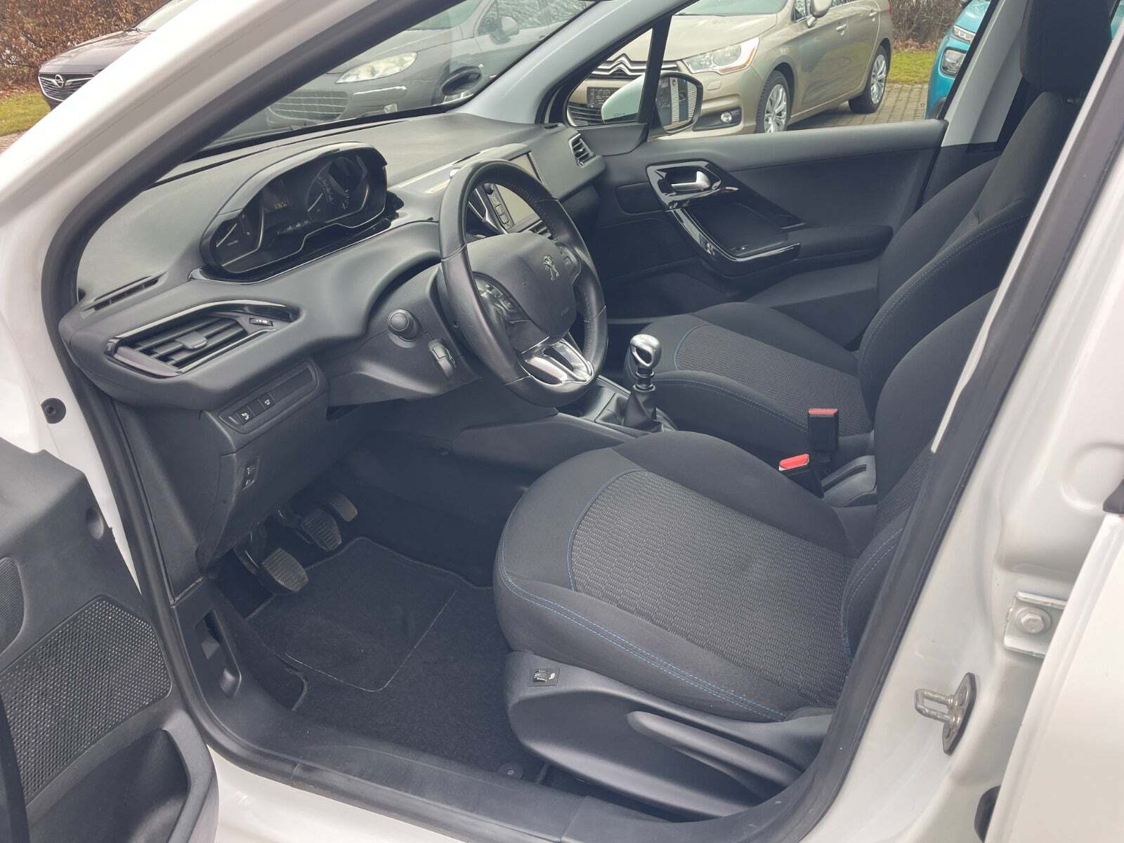 Peugeot 208 1,5 BlueHDi 100 Signature Sky