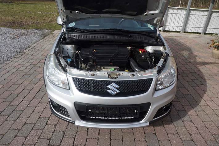 Sølv Suzuki SX4 fra 2012