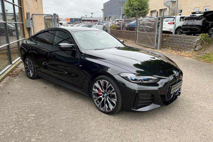 Sort BMW i4 fra 2024