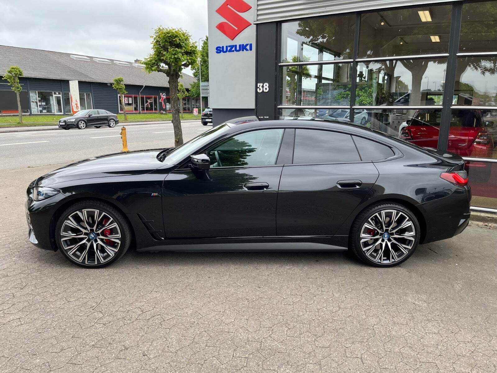 Sort BMW i4 fra 2024