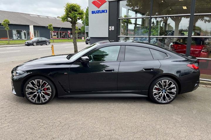 Sort BMW i4 fra 2024