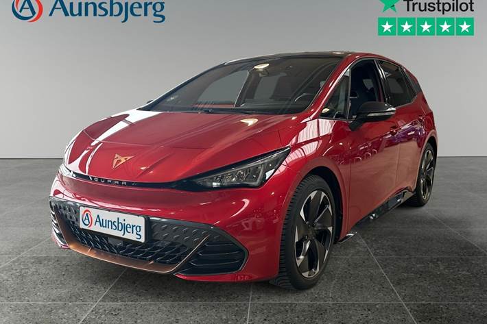 Rød Cupra Born fra 2023 set udefra