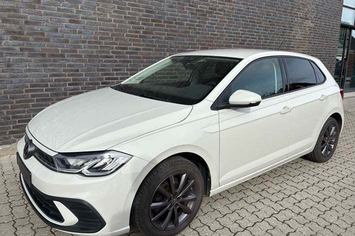Grå VW Polo fra 2022