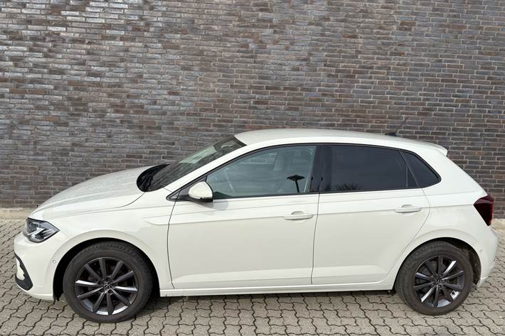 Grå VW Polo fra 2022