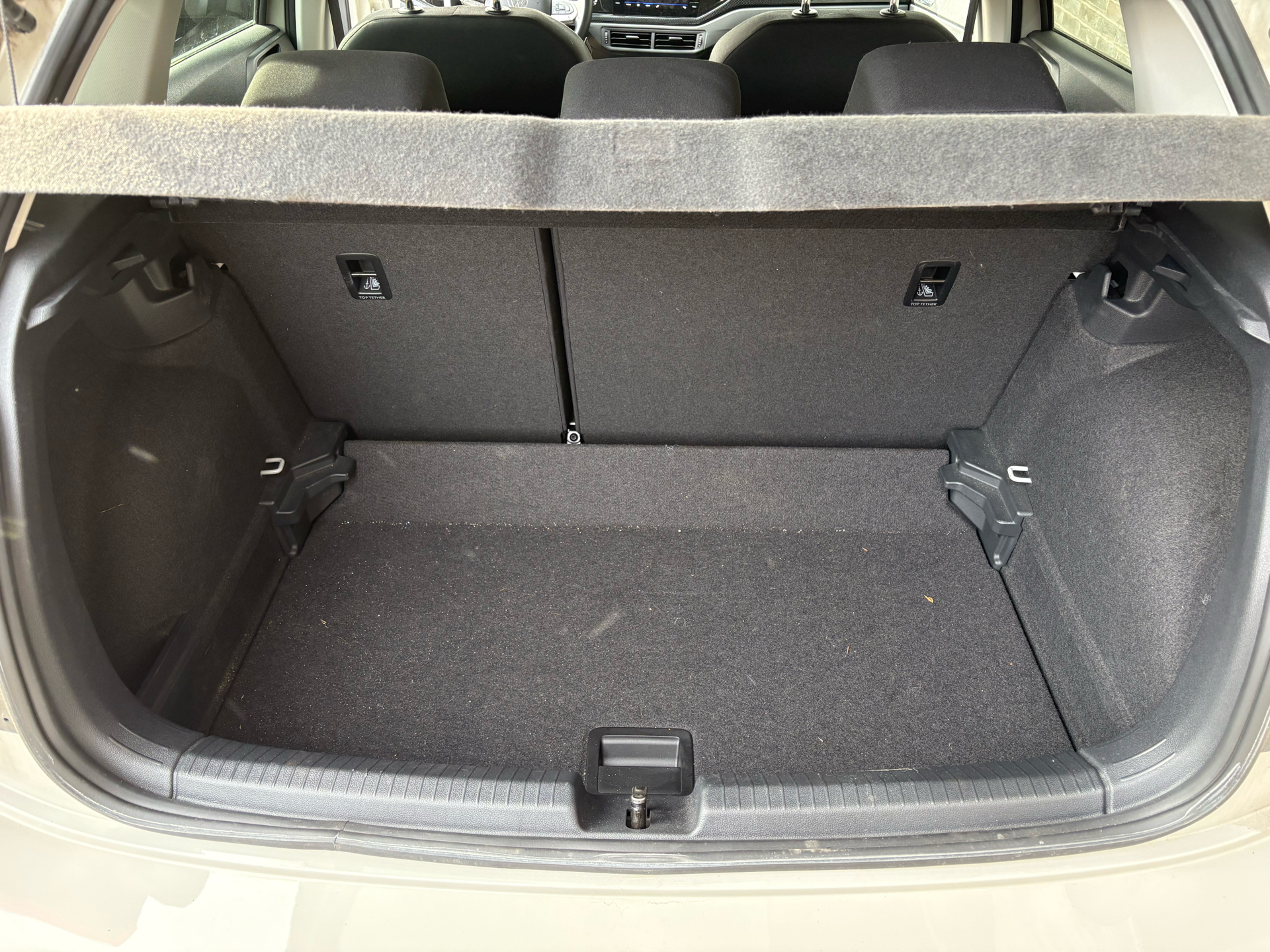 Grå VW Polo fra 2022